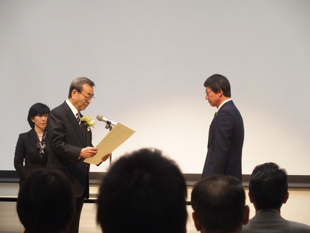 2016年度日本経営品質賞 表彰セレモニー 社内の様子 飯田工業薬品株式会社 静岡県富士市 化学品専門商社